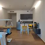 Domus13-with Private Parking Апартаменти