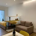 Domus13-with Private Parking Апартаменти Барі