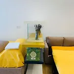 Domus13-with Private Parking Апартаменти