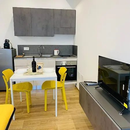 Domus13-with Private Parking Bari