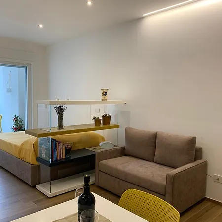 Domus13-with Private Parking Daire Bari