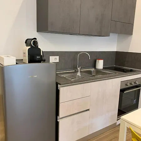 Domus13-with Private Parking 公寓