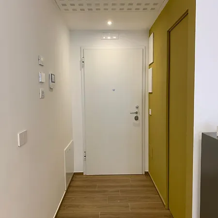 Domus13-with Private Parking Lägenhet