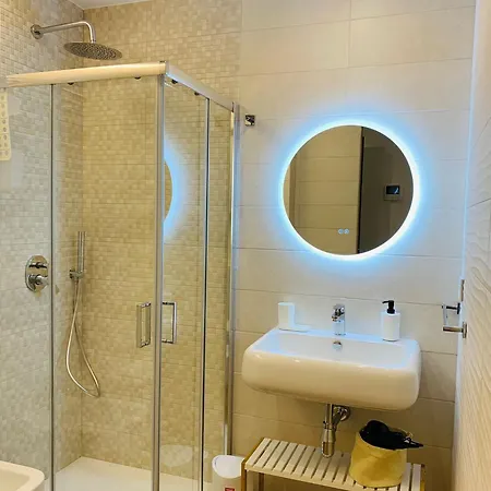 Domus13-with Private Parking 公寓