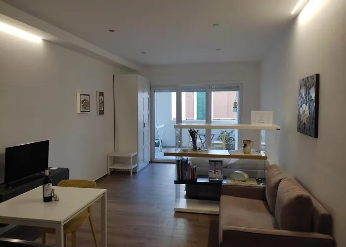 Domus13-with Private Parking Appartement *