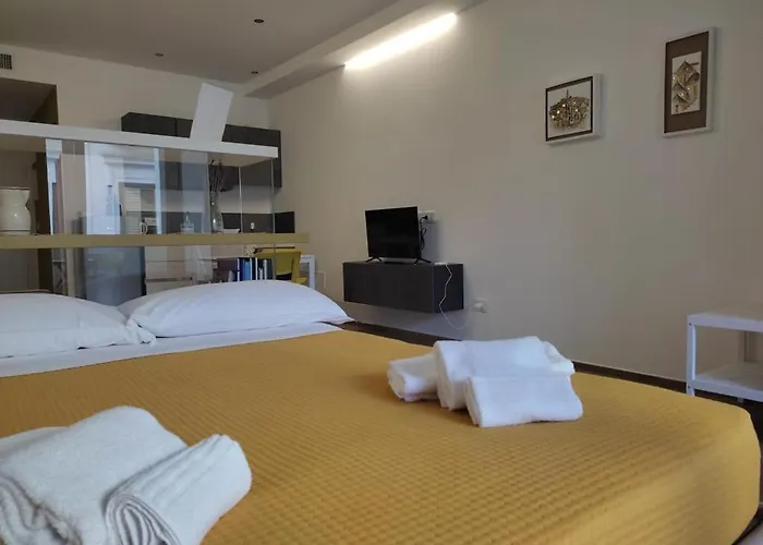 Domus13-with Private Parking * Bari