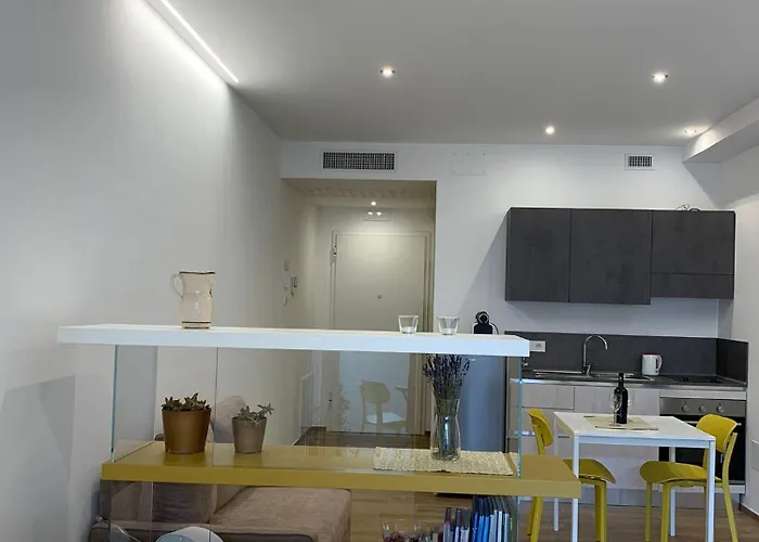 Domus13-with Private Parking Bari