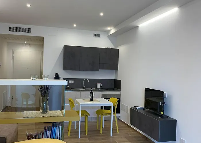 Domus13-with Private Parking Bari