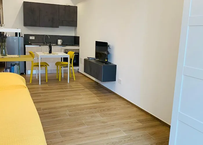 Domus13-with Private Parking Appartement *